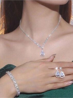 Silver Teardrop Crystal Necklace and Earring Set - Elegant Sparkle